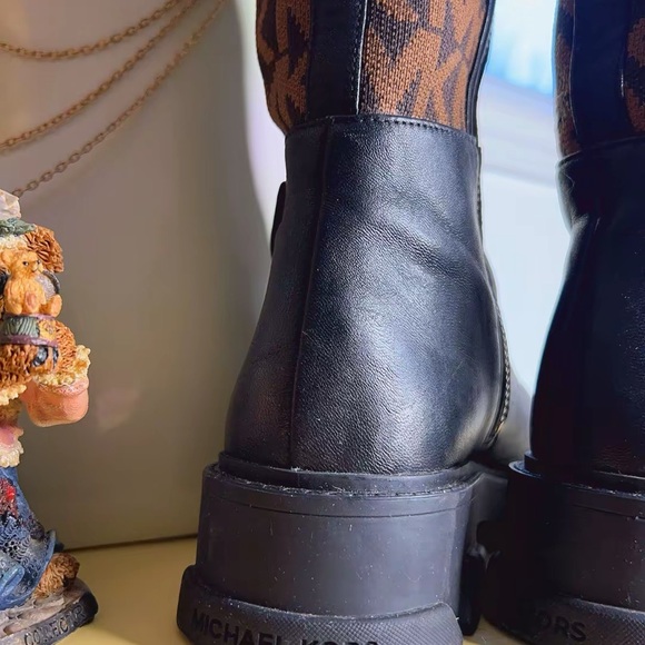 🖤 Michael Kors Leather Boots — Chic & Timeless - Picture 3 of 4